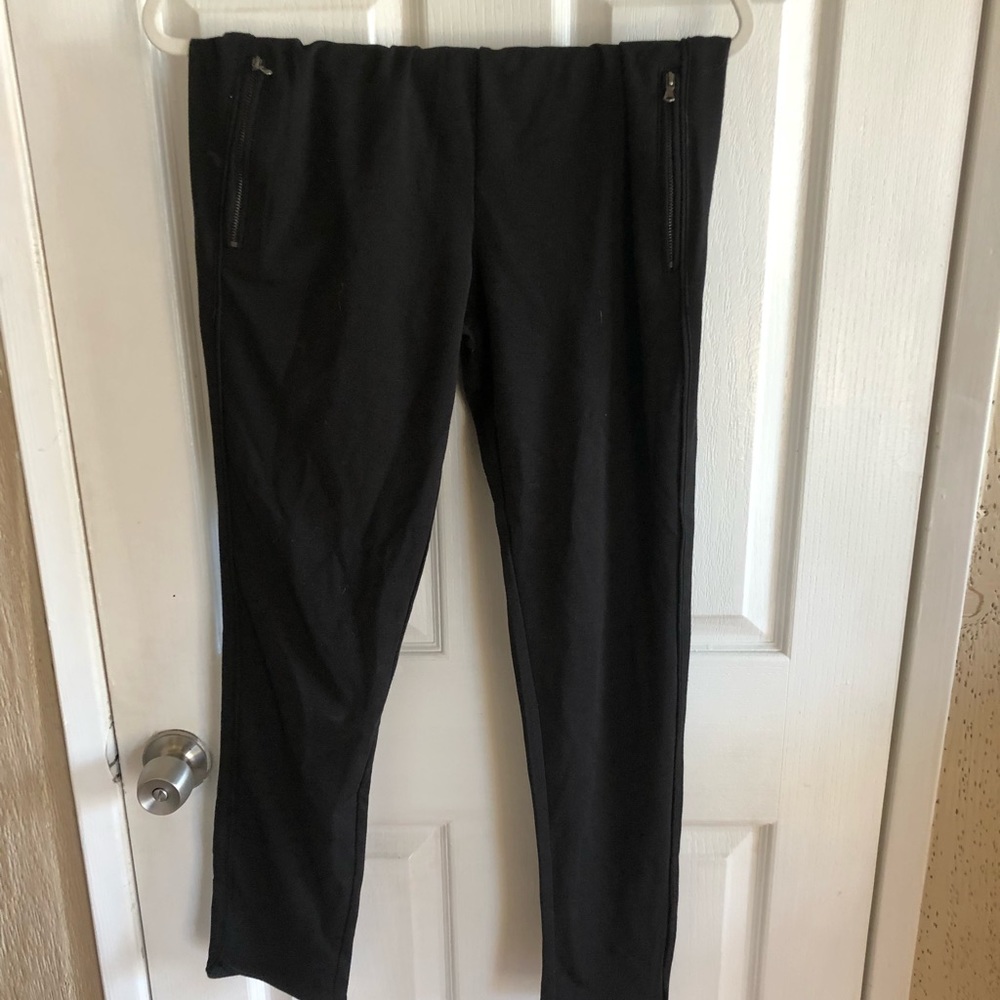 Leggings w/ zipper pockets